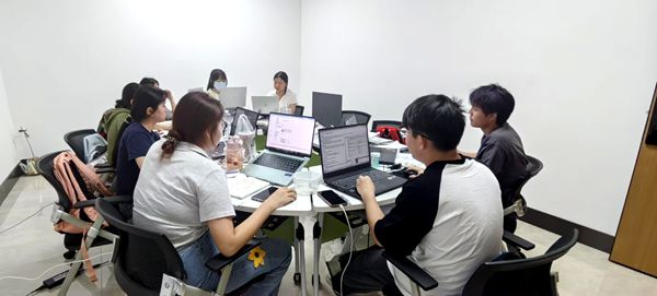我校全力升级数字内容制作服务，构建未来教学新生态